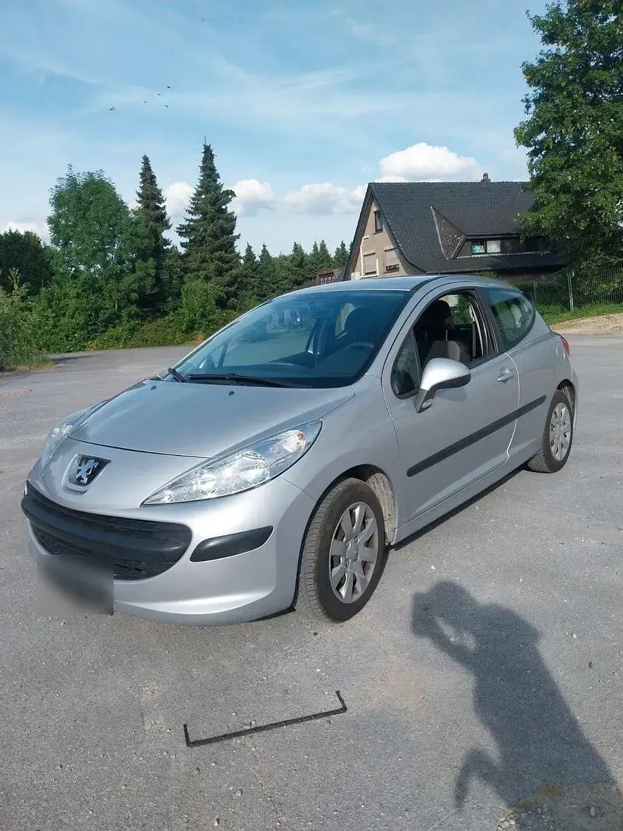 Gebraucht Peugeot 207 Tendance 95 PS (69 kW) 2007 Silber Limousine