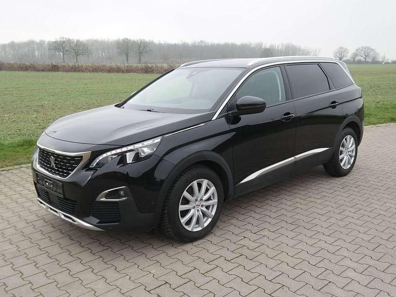 Gebraucht Peugeot 5008 131 PS (96 kW) 2020 Lackierung schwarz perlefekt Van / Kleinbus