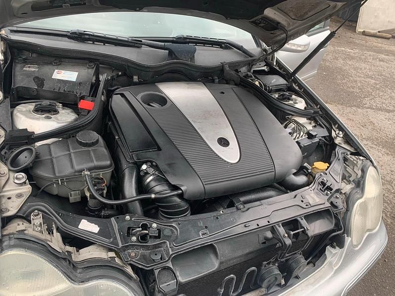 Usata Mercedes 220 2004 Andere farben Utilitaria