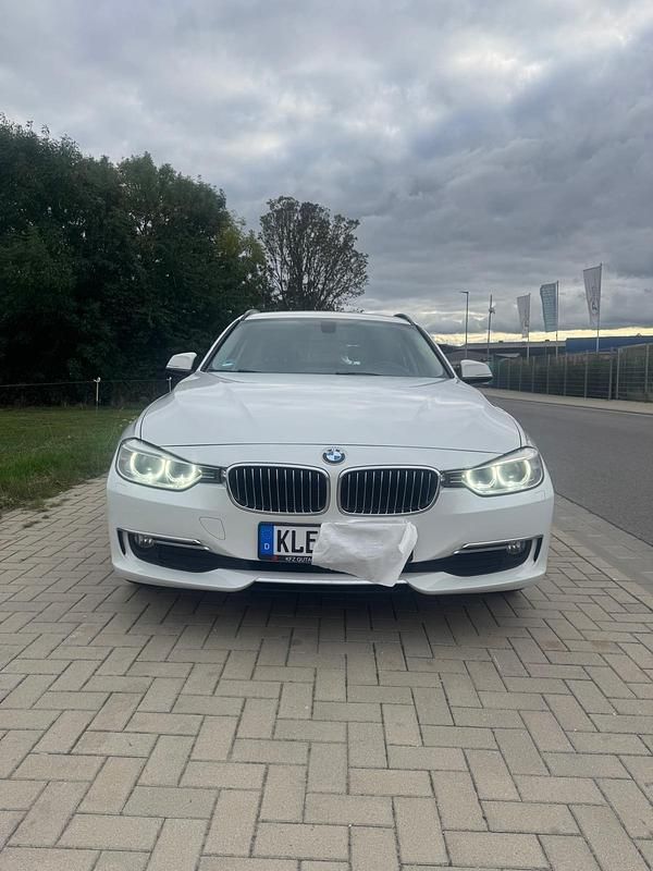 Weiß Gebraucht 2013 BMW 320 Luxury Line Kombi | 9.500 € (Guter Preis) - Bild 1/4