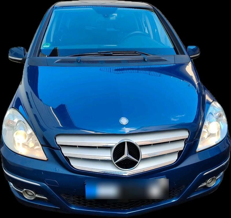 Gebraucht Mercedes B180 116 PS (85 kW) 2010 Blau Van / Kleinbus