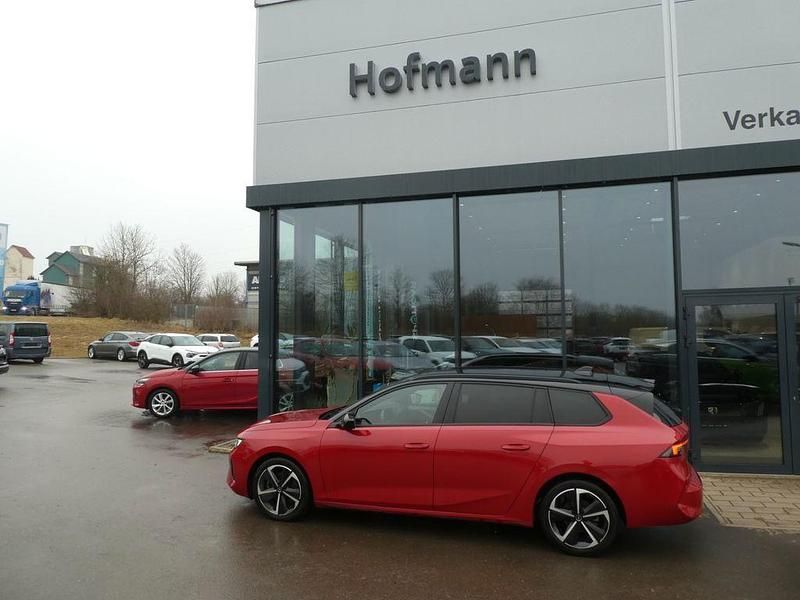 Gebraucht Opel Astra 131 PS (96 kW) 2024 Rot (peperoncino red) Kombi