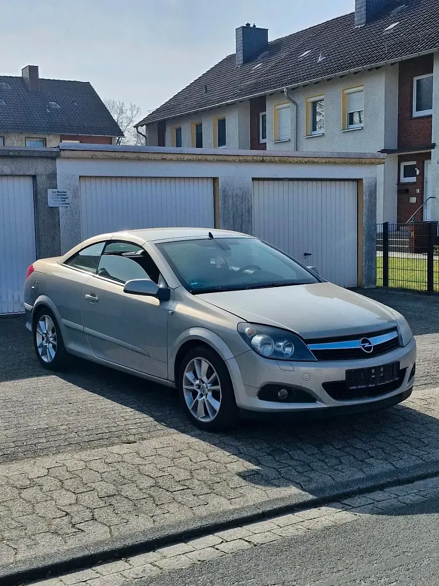Gebraucht Opel Astra Cabriolet 105 PS (77 kW) 2006 Gold Cabrio
