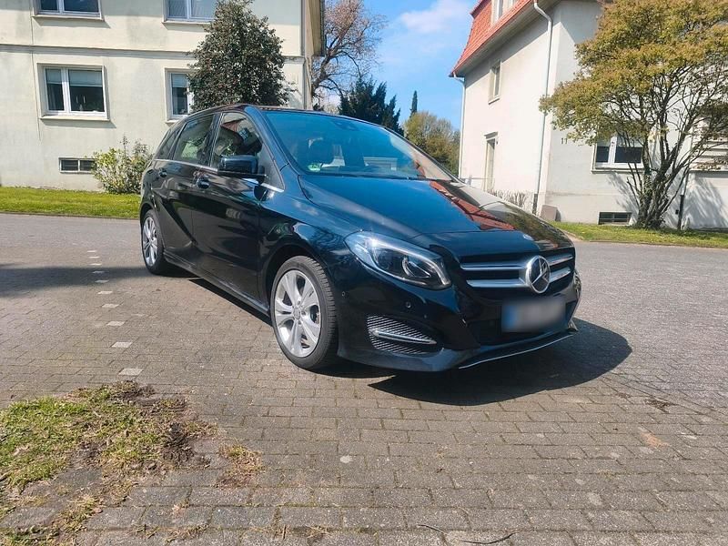 Gebraucht Mercedes B200 136 PS (100 kW) 2016 Schwarz Van / Kleinbus