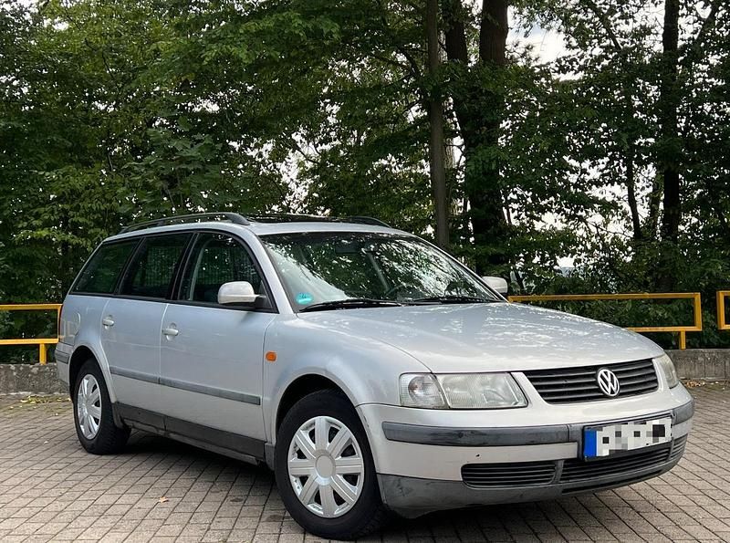 Silber Gebraucht 1998 VW Passat Kombi | 1.000 € (Guter Preis) - Bild 1/4