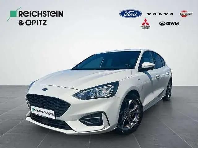 Metropolis weiß Gebraucht 2021 Ford Focus ST-Line X Limousine | 17.990 € (Fairer Preis) - Bild 1/4