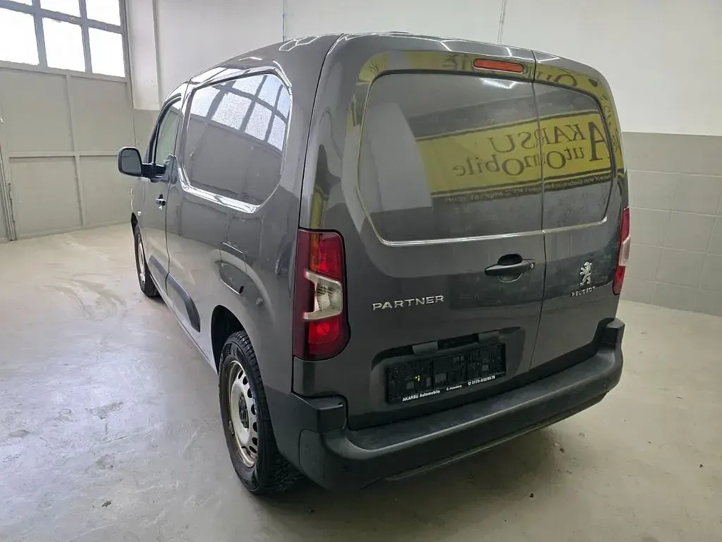 Gebraucht Peugeot Partner 131 PS (96 kW) 2019 Grau Van / Kleinbus