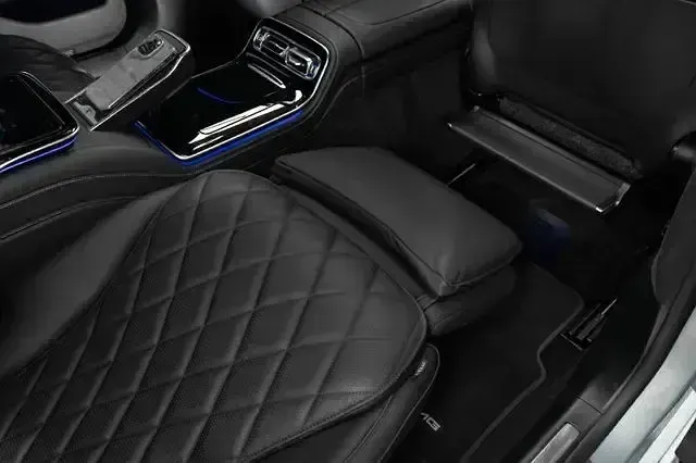 Gebraucht Mercedes S580 AMG line 503 PS (369 kW) 2022 Hightech silber Limousine