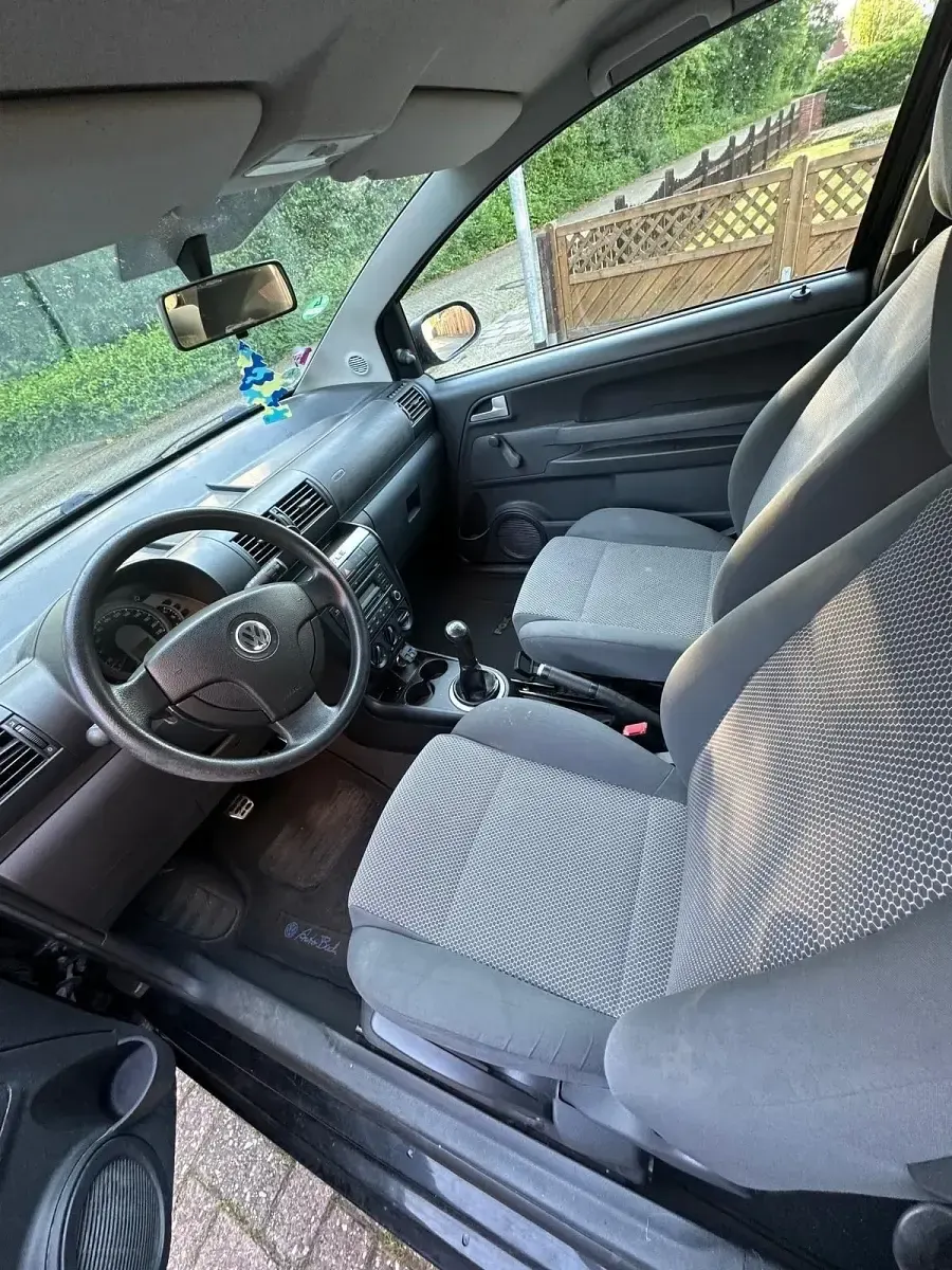 Gebraucht VW Fox 54 PS (39 kW) 2009 Schwarz Kleinwagen
