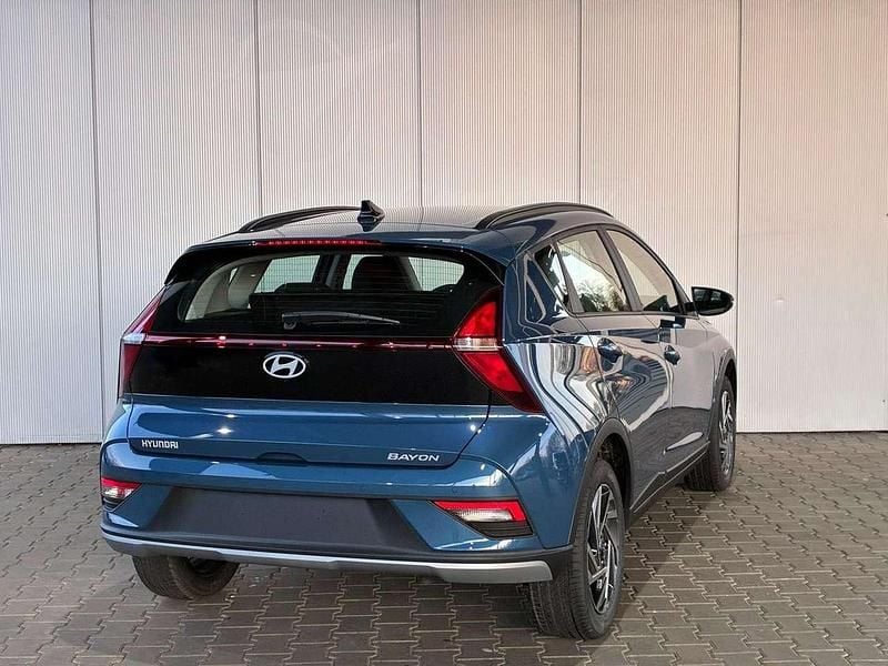 Neu Hyundai Bayon 90 PS (66 kW) 2025 Vibrant blue SUV