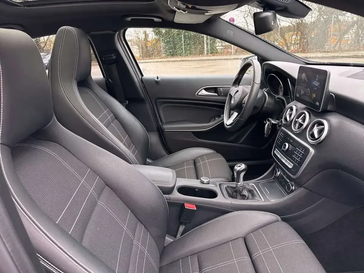 Gebraucht Mercedes A180 122 PS (89 kW) 2016 Grau Kleinwagen