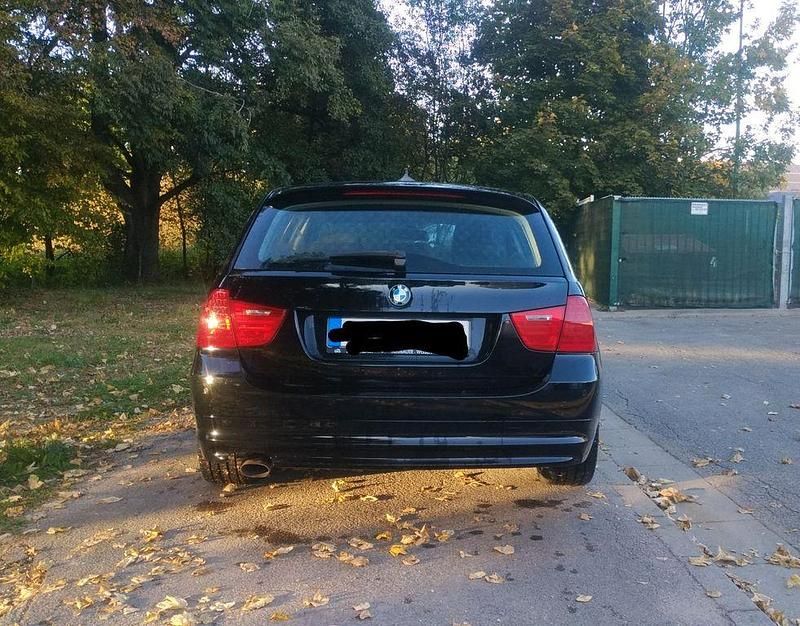 Gebraucht BMW 316 116 PS (85 kW) 2011 Schwarz Kombi