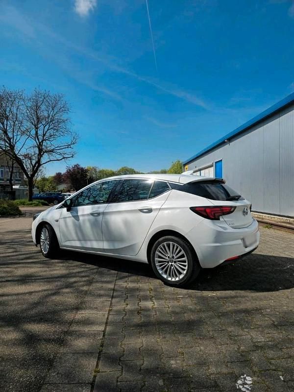 Gebraucht Opel Astra Dynamic 125 PS (91 kW) 2017 Weiß Limousine