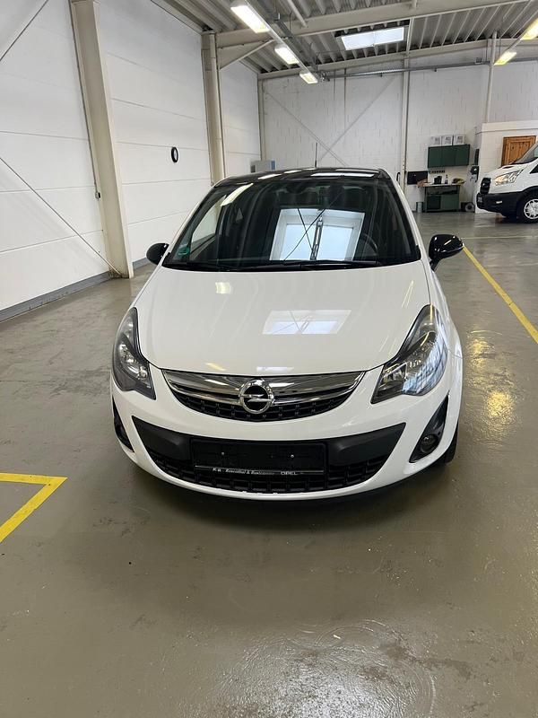 Weiß Gebraucht 2014 Opel Corsa Edition Kleinwagen | 4.300 € (Fairer Preis) - Bild 1/4