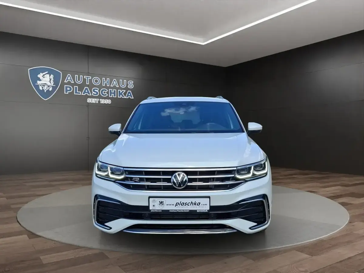 Gebraucht VW Tiguan R-line 245 PS (180 kW) 2022 Oryxweiß perlmutteffekt SUV