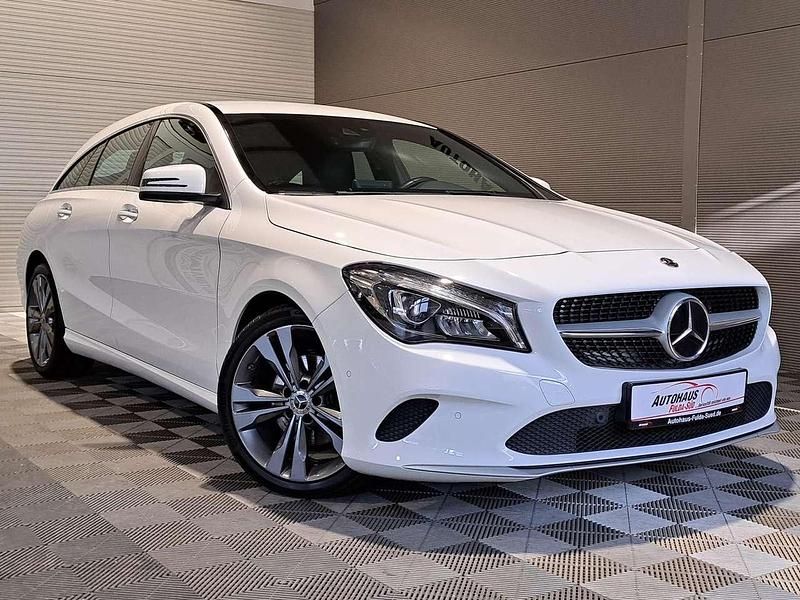 Weiß Gebraucht 2018 Mercedes CLA200 Kombi | 18.970 € (Fairer Preis) - Bild 1/3