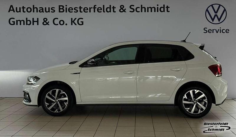 Pure white (metallic) Gebraucht 2021 VW Polo R-line Kleinwagen | 19.990 € (Fairer Preis) - Bild 1/4
