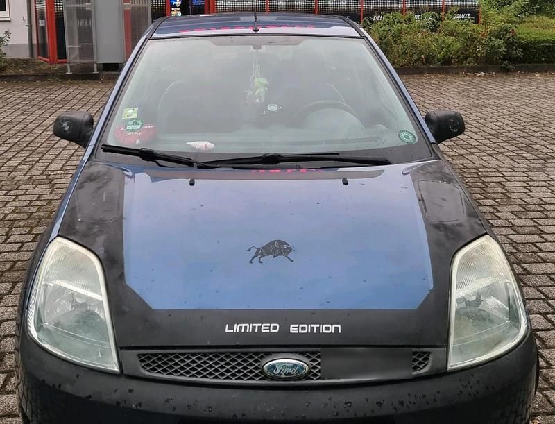 Blau Gebraucht 2005 Ford Fiesta Kleinwagen | 700 € - Bild 1/4
