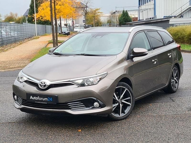 Grau Gebraucht 2017 Toyota Auris Touring Sports Edition-S Kombi | 9.499 € (Guter Preis) - Bild 1/4