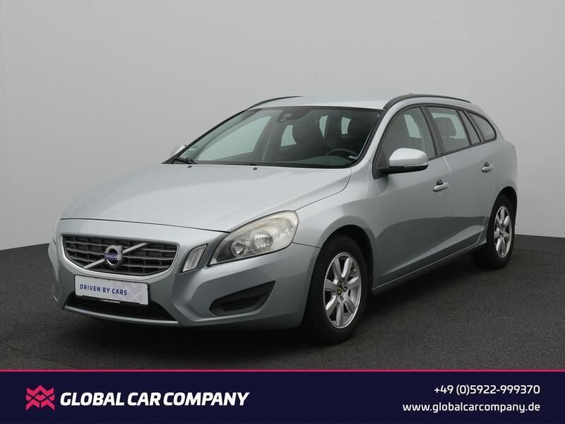 Electric silver / metallic Gebraucht 2012 Volvo V60 Kinetic Kombi | 3.950 € (Superpreis) - Bild 1/4