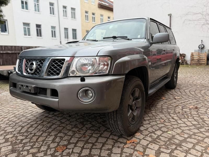 Silber Gebraucht 2006 Nissan Patrol SUV | 19.500 € (Etwas zu teuer) - Bild 1/4