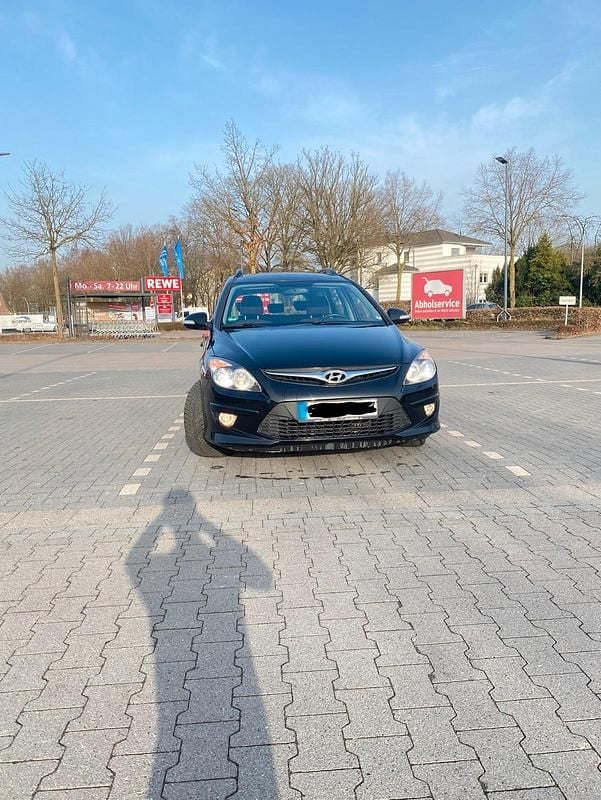 Gebraucht Hyundai i30 90 PS (66 kW) 2011 Schwarz Limousine