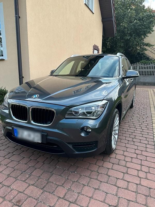 Grau Gebraucht 2012 BMW X1 Sport Line SUV | 14.500 € (Teuer) - Bild 1/4