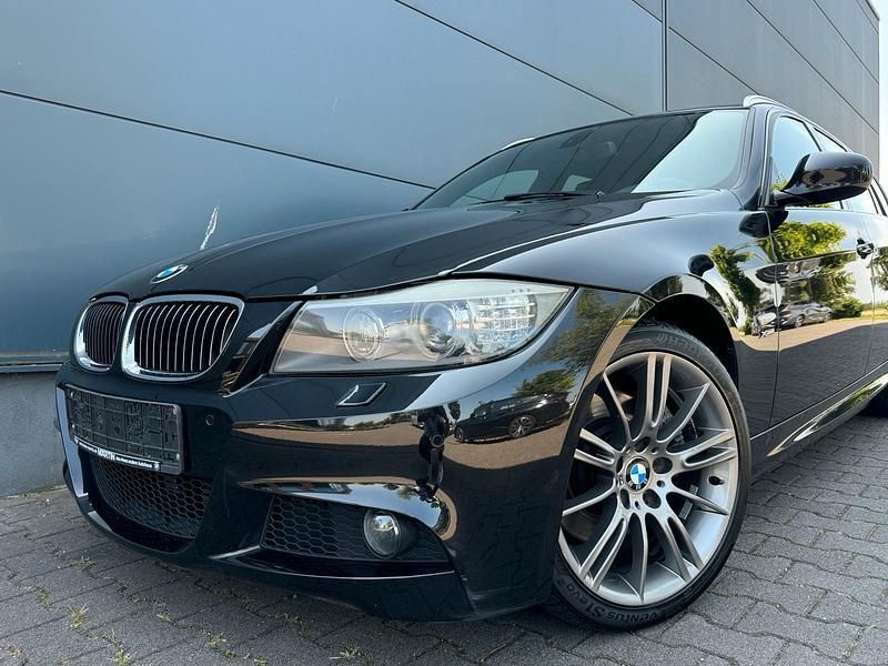 Schwarz Gebraucht 2011 BMW 330 M Sport Kombi | 10.999 € (Fairer Preis) - Bild 1/4