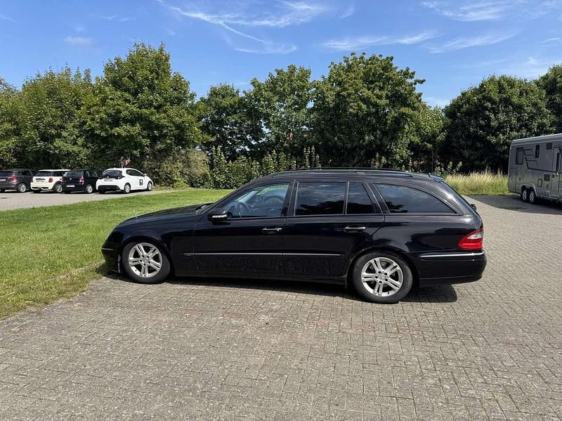 Schwarz Gebraucht 2007 Mercedes E220 Kombi | 2.750 € (Superpreis) - Bild 1/4