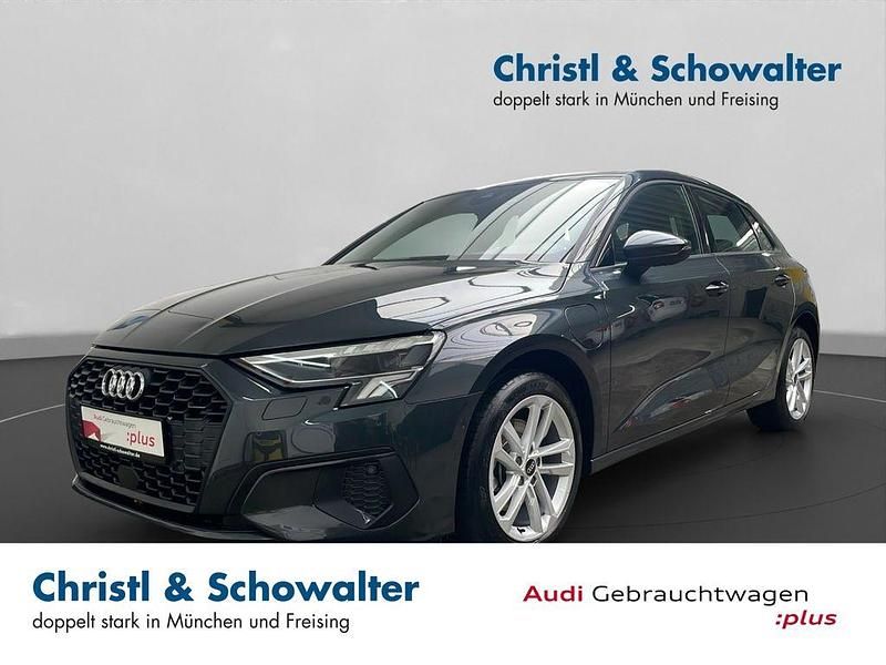 Manhattangrau metallic Gebraucht 2022 Audi A3 Sportback e-tron Sport Kleinwagen | 22.811 € (Guter Preis) - Bild 1/4