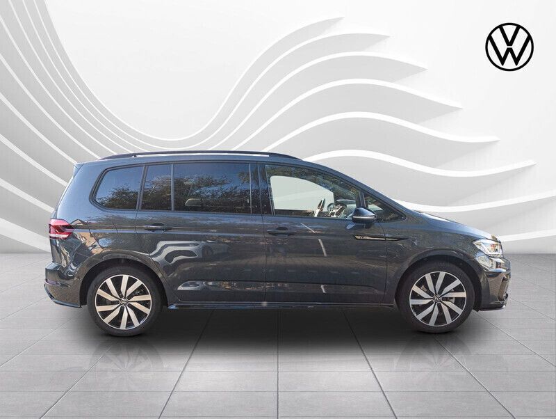 Gebraucht VW Touran R-line 150 PS (110 kW) 2024 Delfingrau metallic Van / Kleinbus