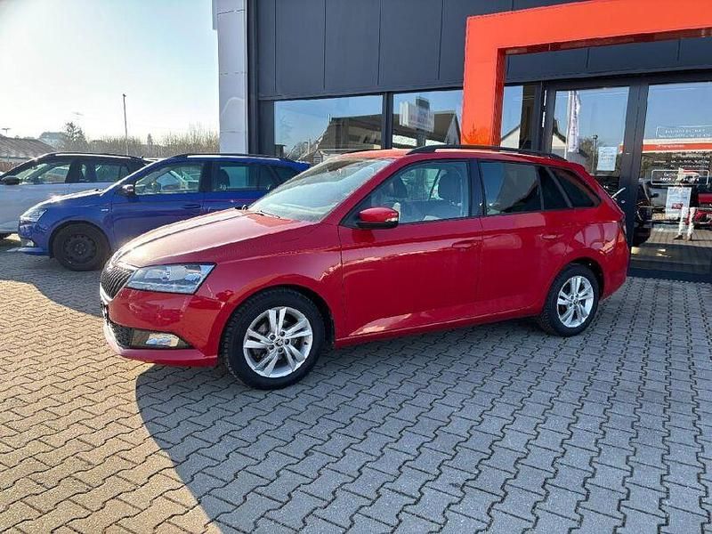 Gebraucht Skoda Fabia Ambition 95 PS (69 kW) 2022 Velvetrot metallic Kombi