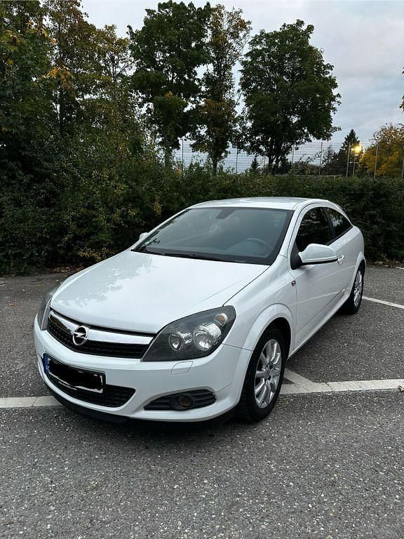 Weiß Gebraucht 2009 Opel Astra GTC Selection Limousine | 1.300 € (Superpreis) - Bild 1/4