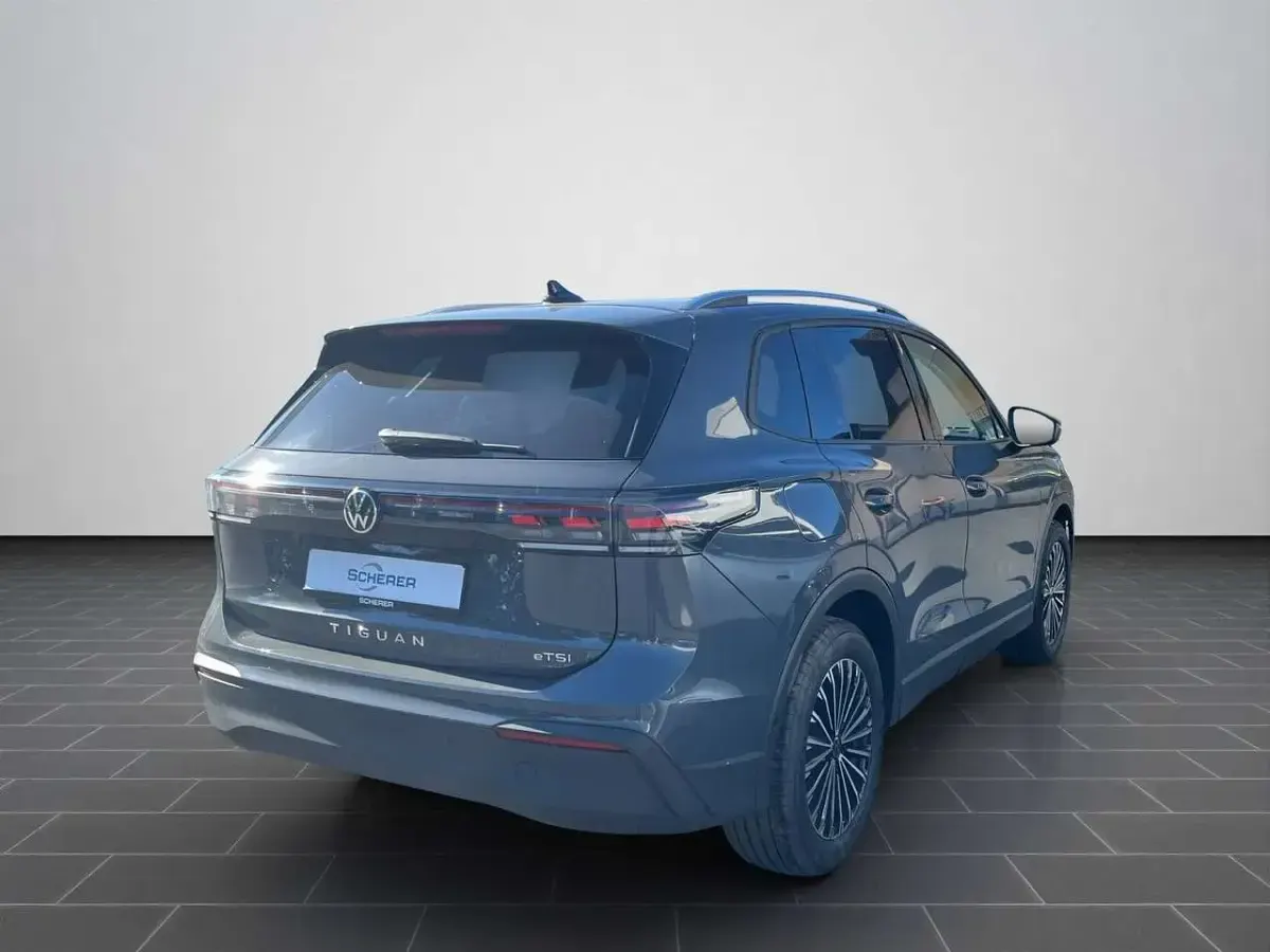 Gebraucht VW Tiguan Pro 150 PS (110 kW) 2025 Delfingrau metallic (metallic) SUV