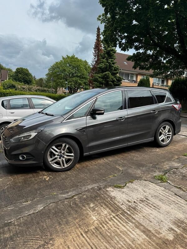 Grau Gebraucht 2015 Ford S-MAX S Van / Kleinbus | 14.500 € (Teuer) - Bild 1/4
