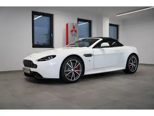 Second-hand Aston Martin V8 Vantage 2018 Alb Coupe