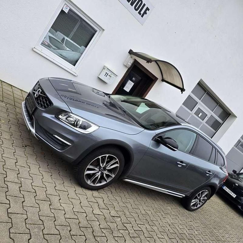 Gebraucht Volvo V60 CC Summum 150 PS (110 kW) 2016 Osmium grey / metallic Kombi
