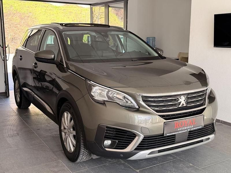 Gebraucht Peugeot 5008 Allure 131 PS (96 kW) 2020 Grau SUV