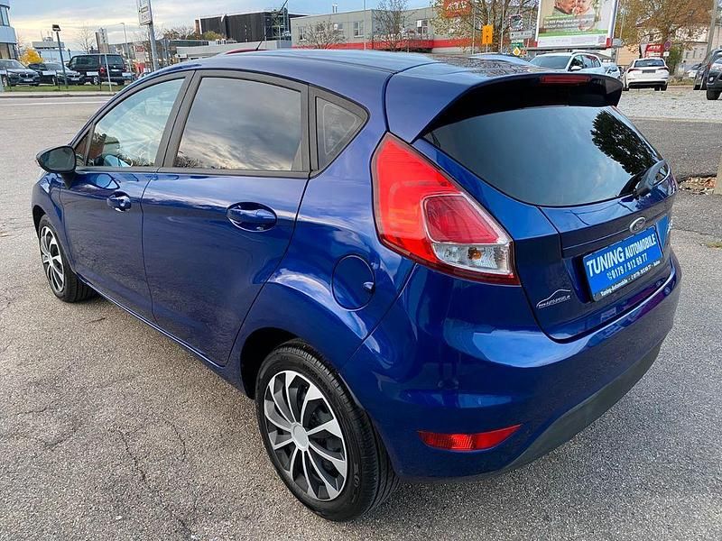Gebraucht Ford Fiesta Trend 82 PS (60 kW) 2015 Blau Limousine