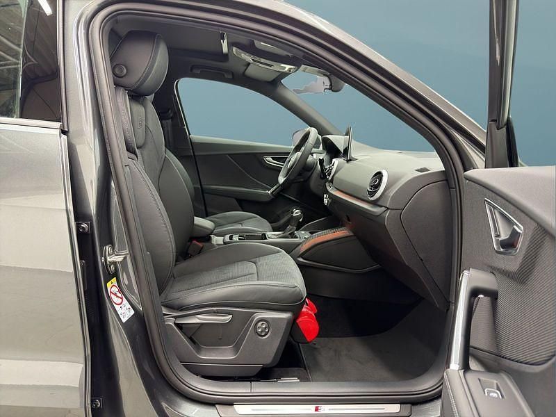 Neu Audi Q2 S-Line 150 PS (110 kW) 2025 Grau SUV