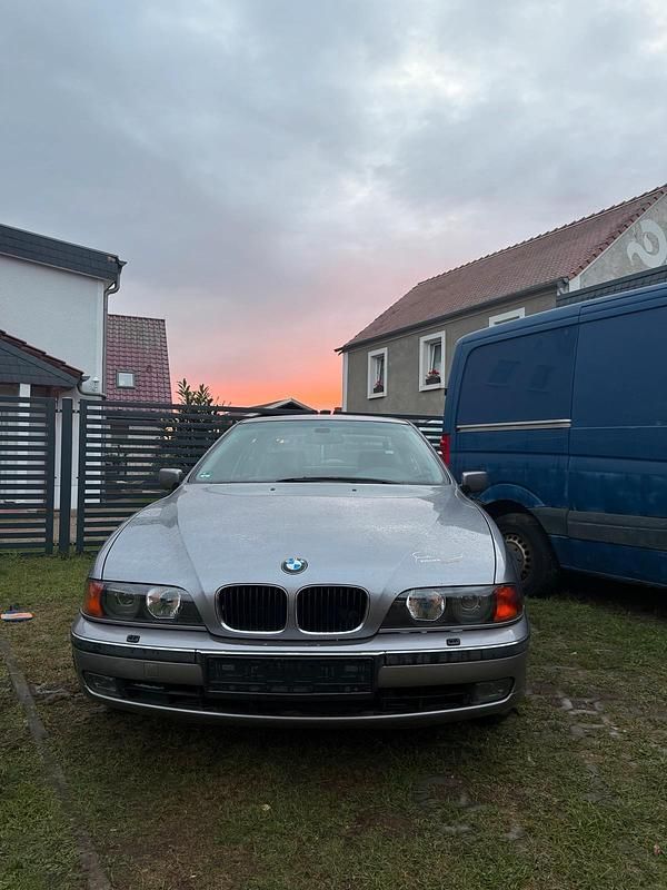 Andere farben Gebraucht 1996 BMW 523 Limousine | 3.500 € (Teuer) - Bild 1/4