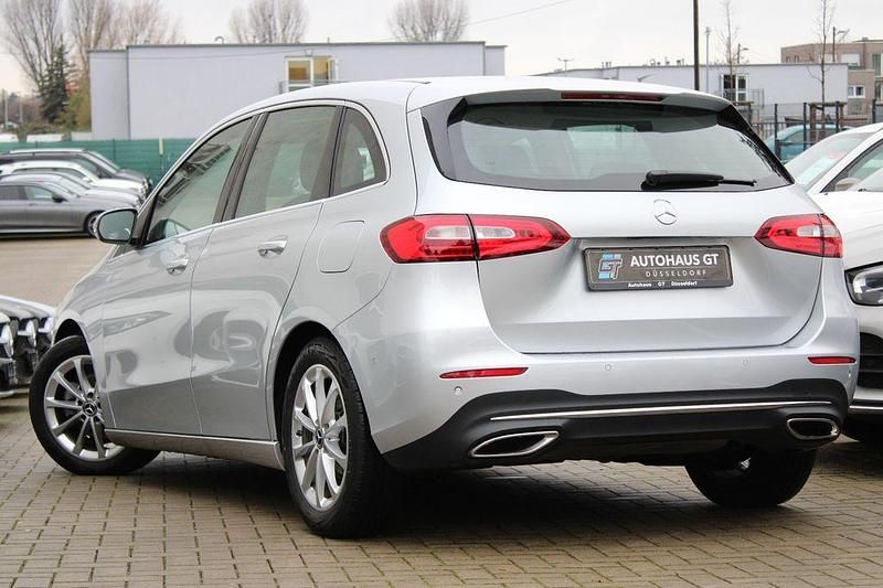 Gebraucht Mercedes B180 136 PS (100 kW) 2022 Iridiumsilber Van / Kleinbus