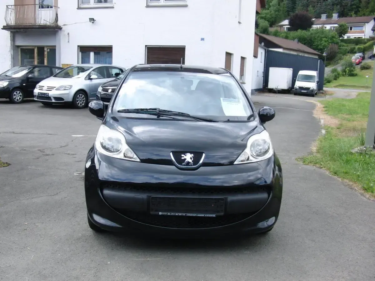 Gebraucht Peugeot 107 68 PS (50 kW) 2009 Schwarz Kleinwagen