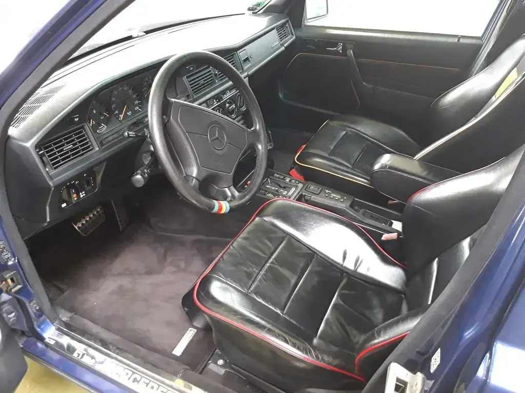 Gebraucht Mercedes 190 Avantgarde 136 PS (100 kW) 1992 Blau Limousine