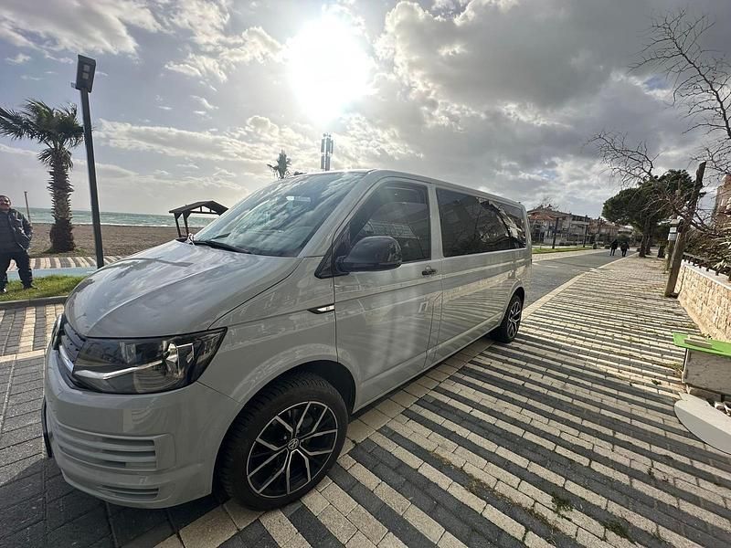 Gebraucht VW Caravelle 2018 Grau Van / Kleinbus