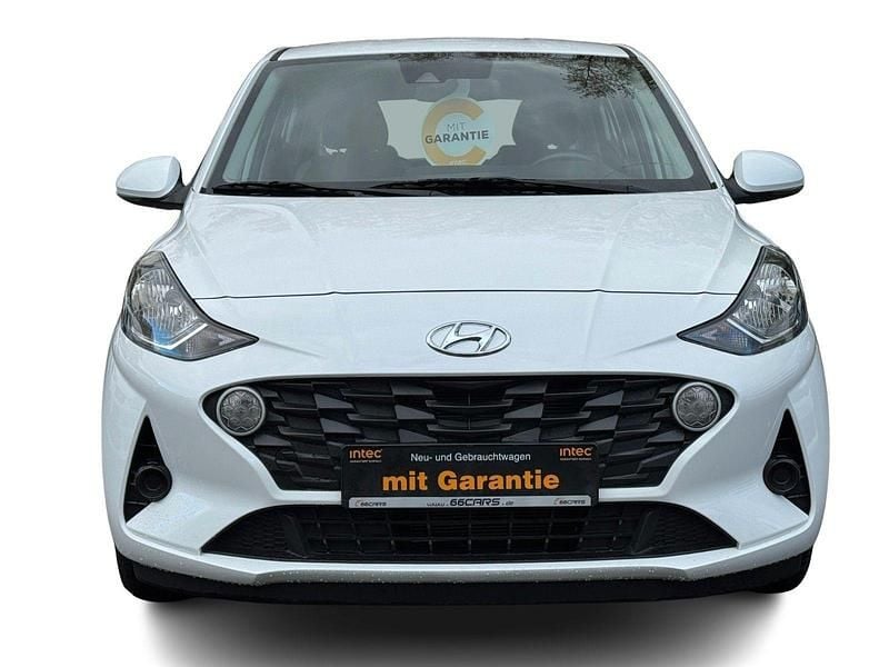 Gebraucht Hyundai i10 Trend 84 PS (61 kW) 2023 Weiß Kleinwagen