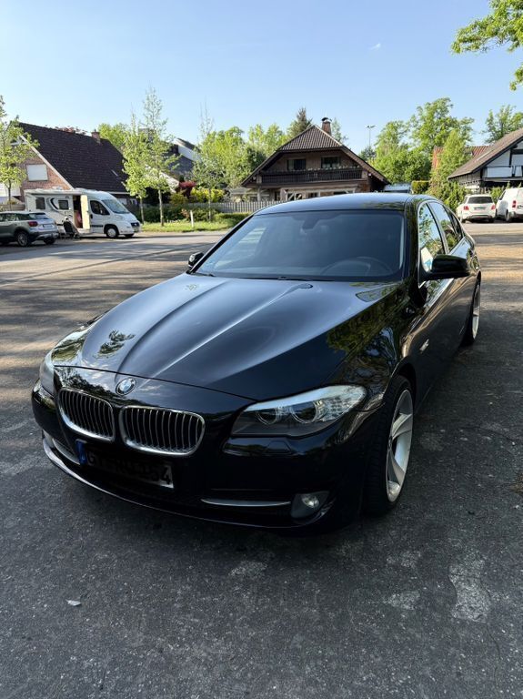 Schwarz Gebraucht 2012 BMW 520 Efficient Dynamics Limousine | 11.500 € (Guter Preis) - Bild 1/4