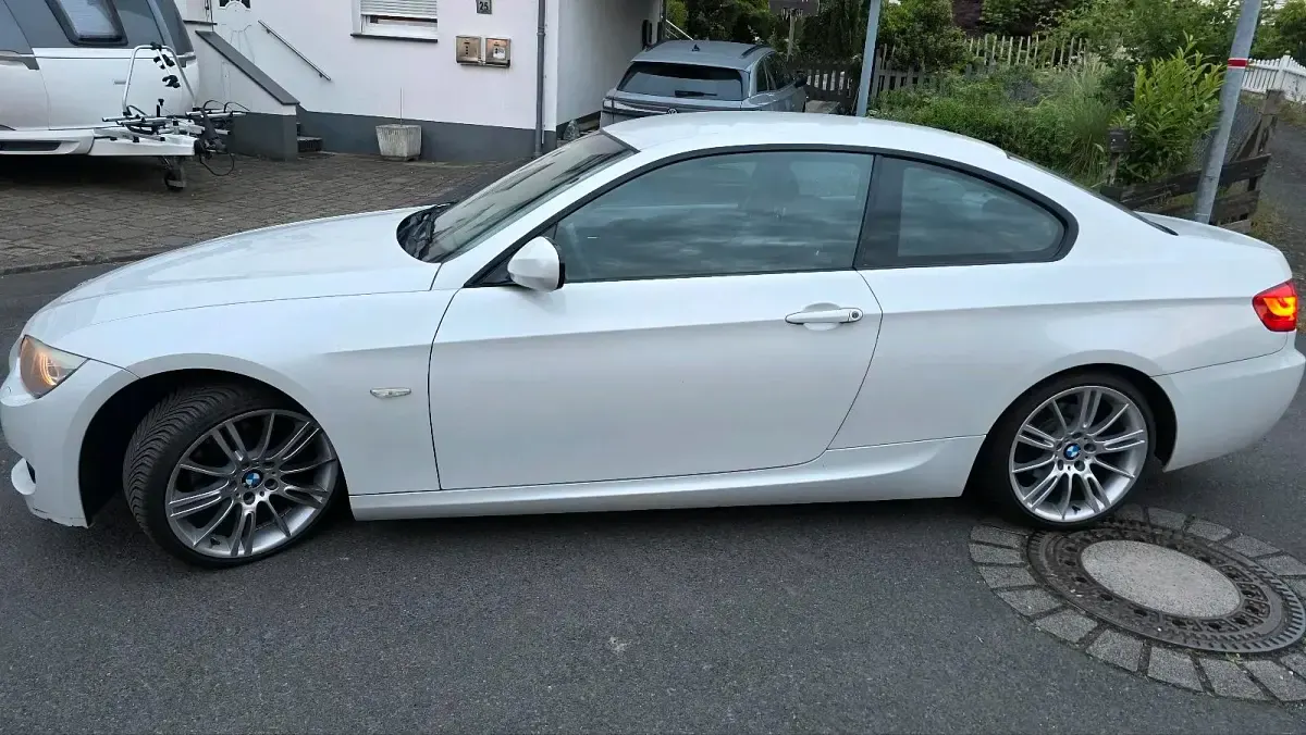 Gebraucht BMW 320 170 PS (125 kW) 2010 Weiß Coupé