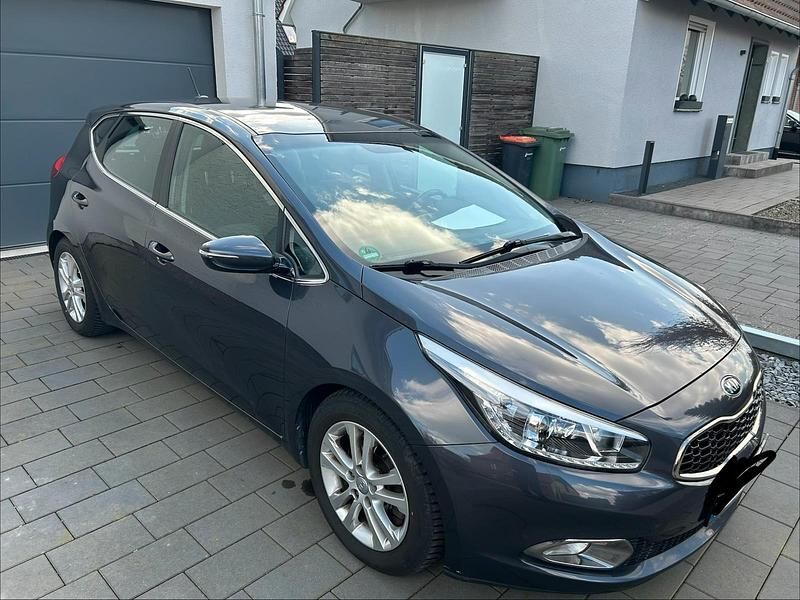 Gebraucht Kia Ceed 128 PS (94 kW) 2014 Grau Kleinwagen