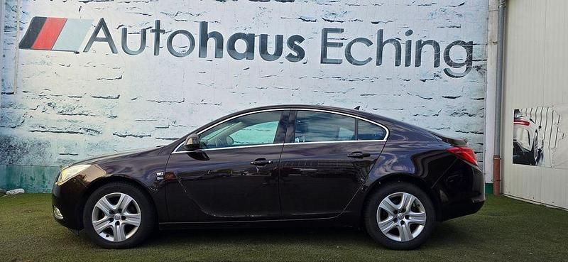 Braun Gebraucht 2013 Opel Insignia Limousine | 5.900 € (Fairer Preis) - Bild 1/4